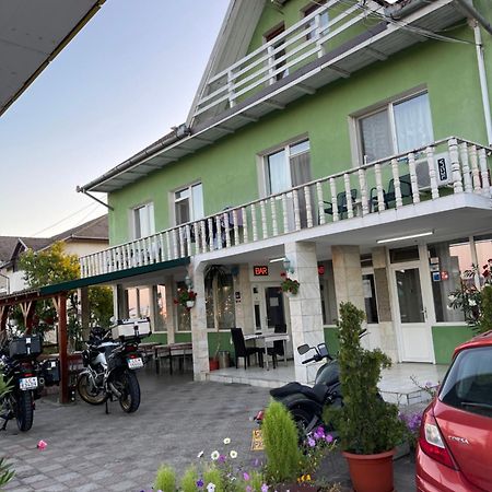 Pensiunea Simina Caransebeş Buitenkant foto