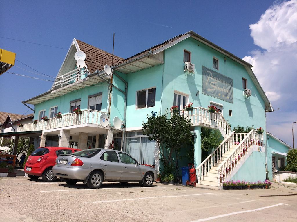 Pensiunea Simina Caransebeş Buitenkant foto