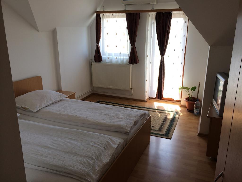 Pensiunea Simina Caransebeş Kamer foto